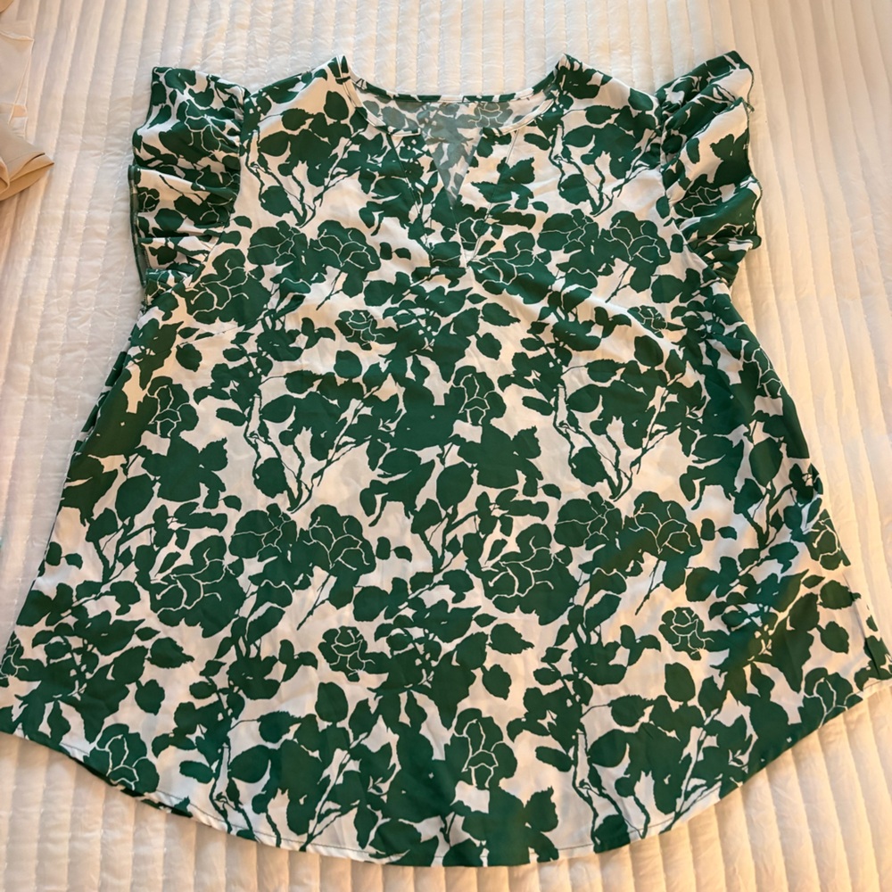 Green Floral Women's Flowy V Neck Flutter Sleeve Top